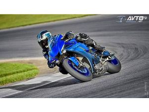 YAMAHA R1