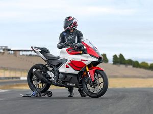 YAMAHA R3 ABS A2 70TH ANNIVERSARY 35KW • 2026
