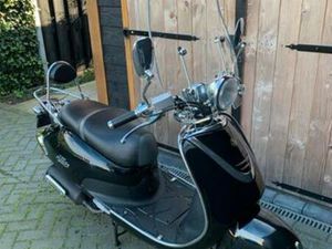 SUPER NETTE SYM ALLO, WEINIG KM’S! — SCOOTERS | SYM — MARKTPLAATS