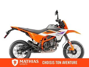 2025 KTM 390 SMC R