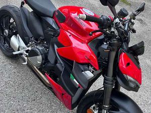 DUCATI STREETFIGHTER V2