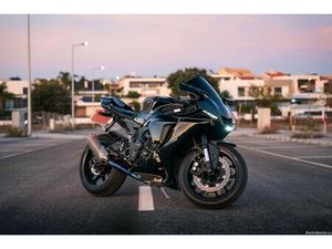 YAMAHA YZF R1 2025
