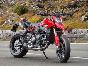 DUCATI HYPERMOTARD V2