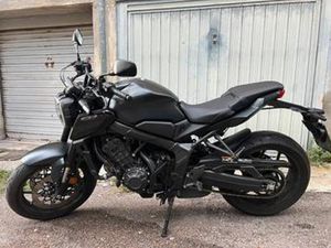 HONDA CB650R TOTAL BLACK