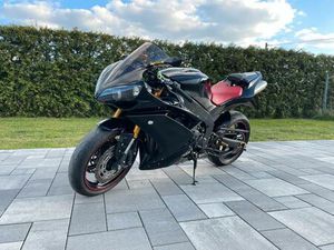 YAMAHA R1 RN 19