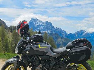 YAMAHA MT 07 NIGHT FLUO