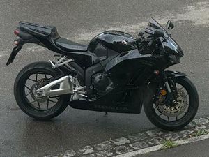 HONDA CBR600 RR MIT ABS UND SPORTAUSPUFF AKRAPOVIC