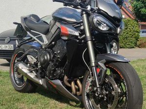 TRIUMPH STREET TRIPLE 765 RS