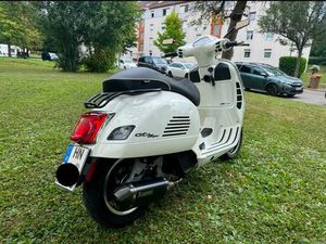 VESPA GTS 125 SUPER AKRAPOVIC ANLAGE CARBON/ WENIG KM ◊