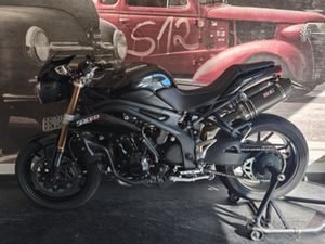 TRIUMPH SPEED TRIPLE 1050