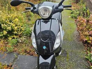 TE KOOP ZEER NETTE PIAGIO FLY BJ 2008 MAAR HEEFT PAS 1622 KM — SCOOTERS | PIAGGIO — MARKTPLAATS
