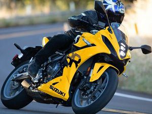 SUZUKI GSX-8R GSX800FRQM6 - 2026 - SCHWARZ AM LAGER