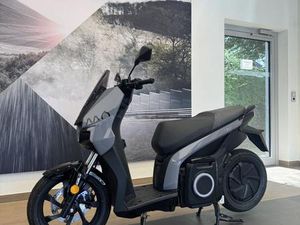 SEAT MÓ 50 ESCOOTER / NEU