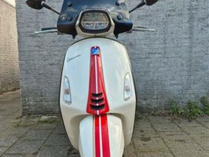 MOOIE VESPA SPRINT RACING SIXTIES - ZO GOED ALS NIEUW! — SCOOTERS | VESPA — MARKTPLAATS