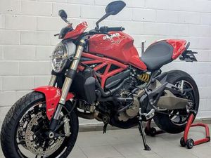 ② DUCATI MONSTER 821 STRIPE