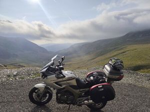 MOTOCYKL YAMAHA TDM 900 MOCNO DOPOSAŻONY OD MOTOCYKLISTY