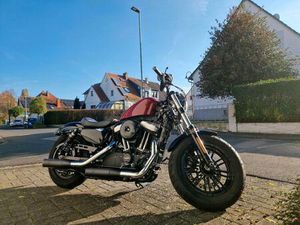 HARLEY FORTY EIGHT SPEEDSTER MIT KESSTECH AUSPUFFANLAGE