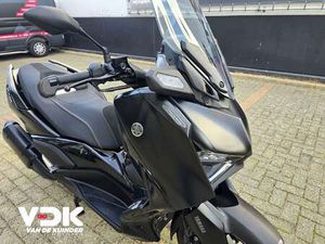YAMAHA X-MAX 300 TECH MAX ZWART