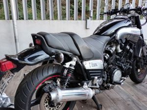 YAMAHA VMAX 1200