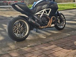 DUCATI DIAVEL CARBON