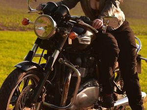 TRIUMPH BONNEVILLE SE/ GGF. TAUSCH