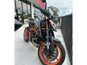 2022 KTM 1290 DUKE EVO R