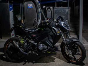 KEEWAY RKF 125 GIALLO