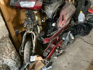 VERKAUFE DIESEN ROLLER PEUGEO PAPIERE WEIS NICHT OB MOTOR GEHT