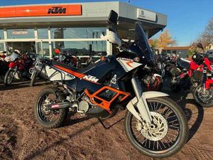 KTM 950 ADVENTURE MIT AKRA UND R FAHRWERK