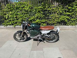 ELECTRIC MOTORBIKE 50 CC TWO BATTERIES 70 MILES SUPER SOCO TC