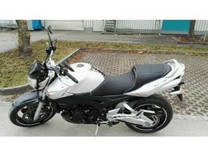 SUZUKI SUZUKI GSR 600,