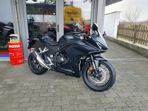 HONDA CBR500R NEUFAHRZEUG IN SCHWARZ AUF LAGER