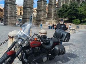 HARLEY DAVIDSON - STREET BOB