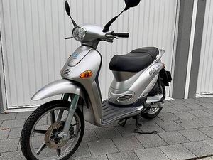 PIAGGIO LIBERTY 125 CCM / ROLLER CANTON ARGOVIE -