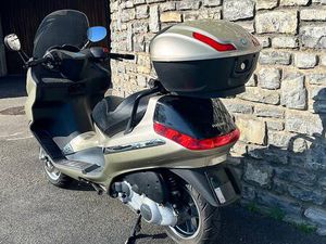 PIAGGIO X8 - 200 CANTON BERNE -