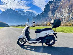 **YAMAHA D'ELIGHT XC115S ROLLER** FRISCH AB MFK! CANTON GLARIS -