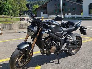 CB650R E-CLUTCH 2025