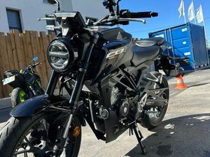 HONDA CB125R 2025 – FULL BLACK – 3 500 KM – EXCELLENT ÉTAT