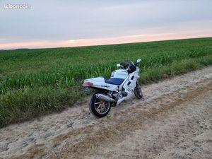 VFR 750