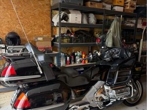 MOTO ROUTIÈRE HONDA GOLDWING GL1800 -65000KM- 10/2005 - 6 CYL À PLAT - GPS - RADIO