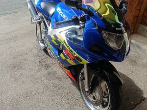 SUZUKI GSXR 600 K1