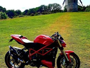 DUCATI STREETFIGHTER