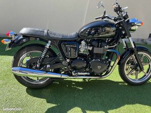 TRIUMPH BONNEVILLE T100