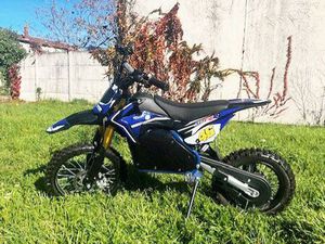 DIRT BIKE ÉLECTRIQUE 1200WATTS BATTERIE LITHIUM DE 48V 15AH ROUES 14AV/12AR