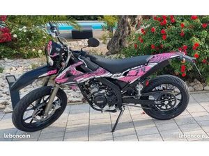 RIEJU MRT 50 SUPERMOTARD COMME NEUVE + OPTION CASQUE ET BLOUSON