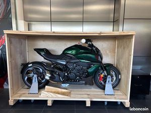 DUCATI DIAVEL V4 BENTLEY