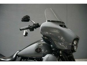 2018 HARLEY-DAVIDSON® FLHXSE - CVO™ STREET GLIDE®