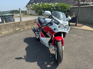 VEND OU ÉCHANGE SUZUKI GSXR 750