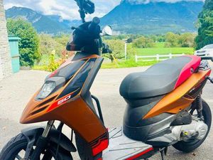APRILIA SR 50 – TRÈS BON ÉTAT SCOOTER
