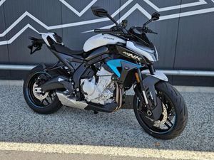 CF MOTO 675NK DISPO BLANC OU GRIS